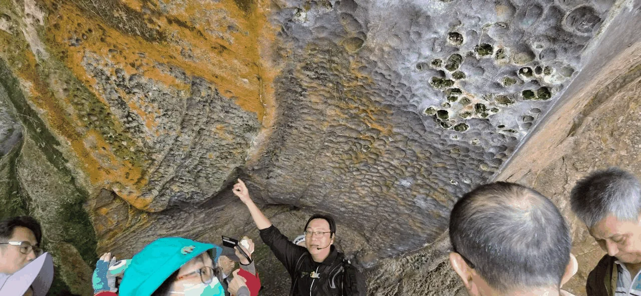 西大排海蝕凹壁全景